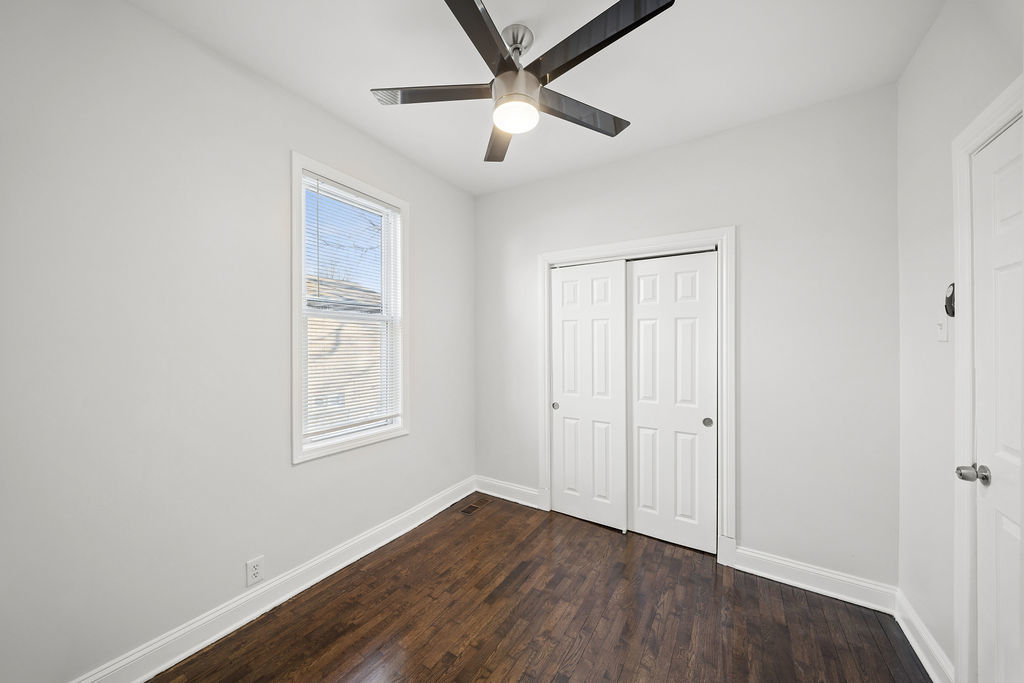 9328 S PAXTON Avenue