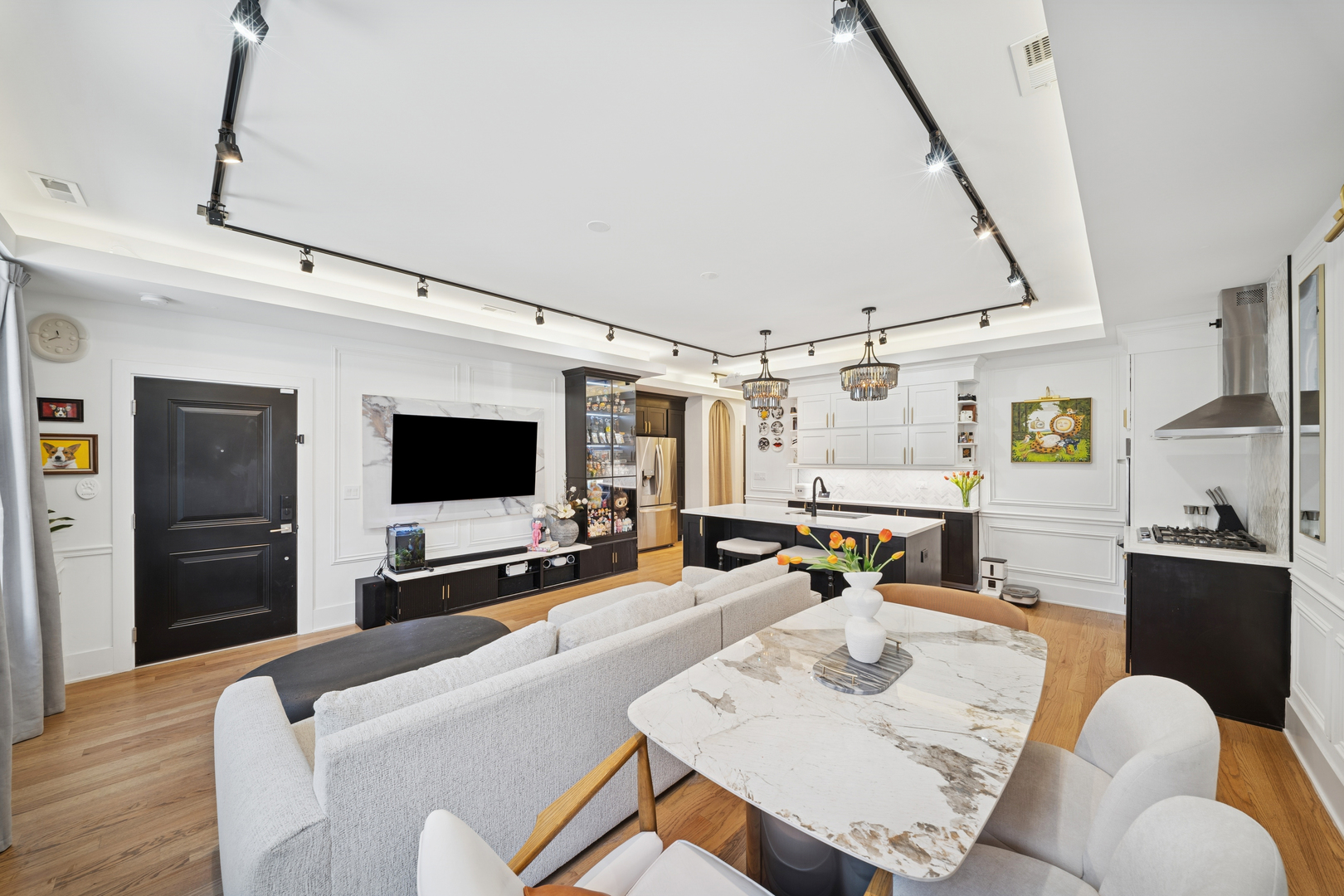 3105 S Giles Avenue Unit: 1S