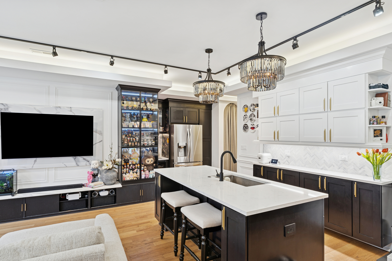 3105 S Giles Avenue Unit: 1S