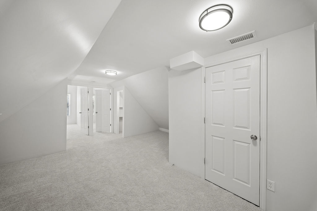 9328 S PAXTON Avenue