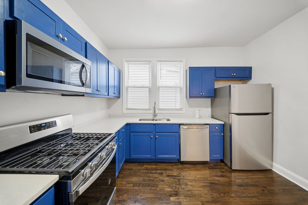 9328 S PAXTON Avenue