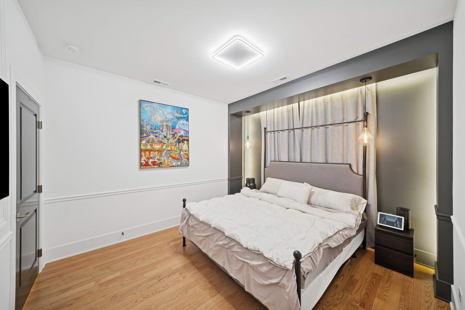 3105 S Giles Avenue Unit: 1S