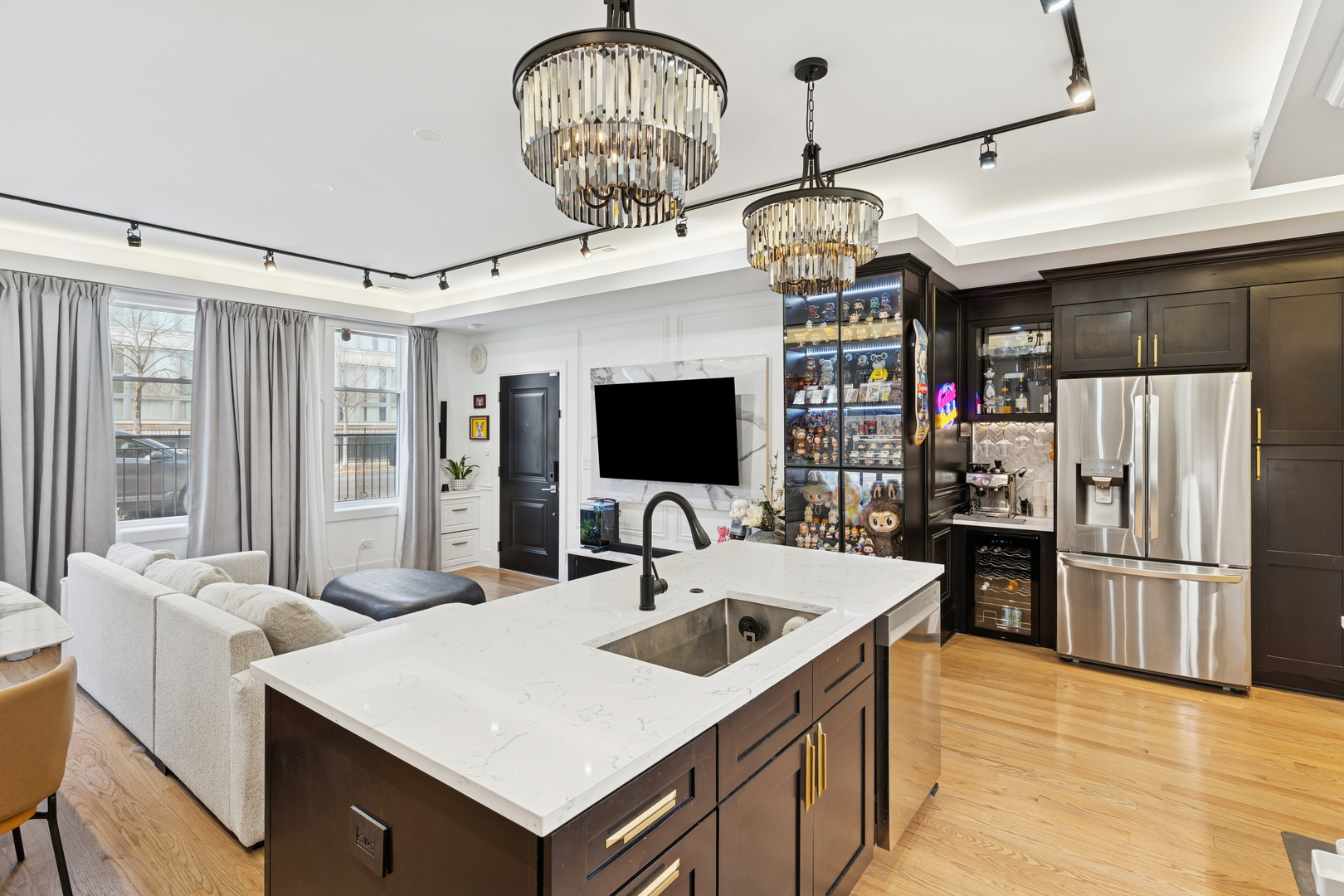 3105 S Giles Avenue Unit: 1S