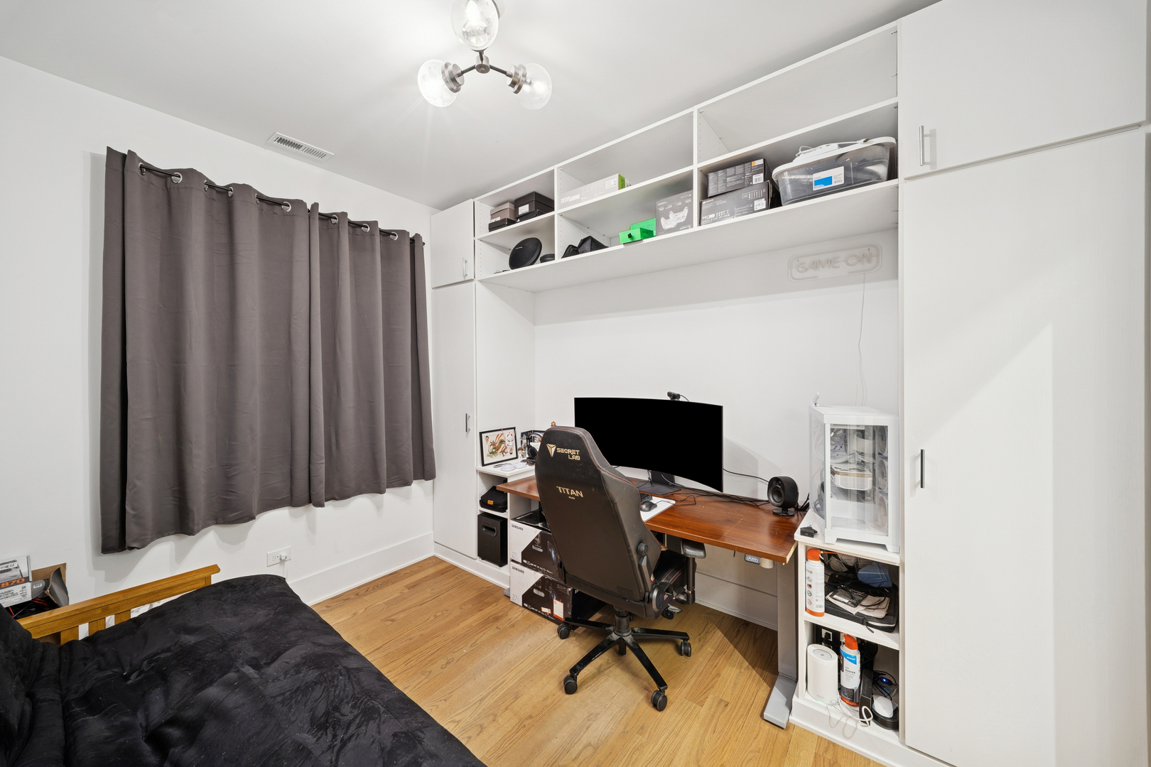 3105 S Giles Avenue Unit: 1S