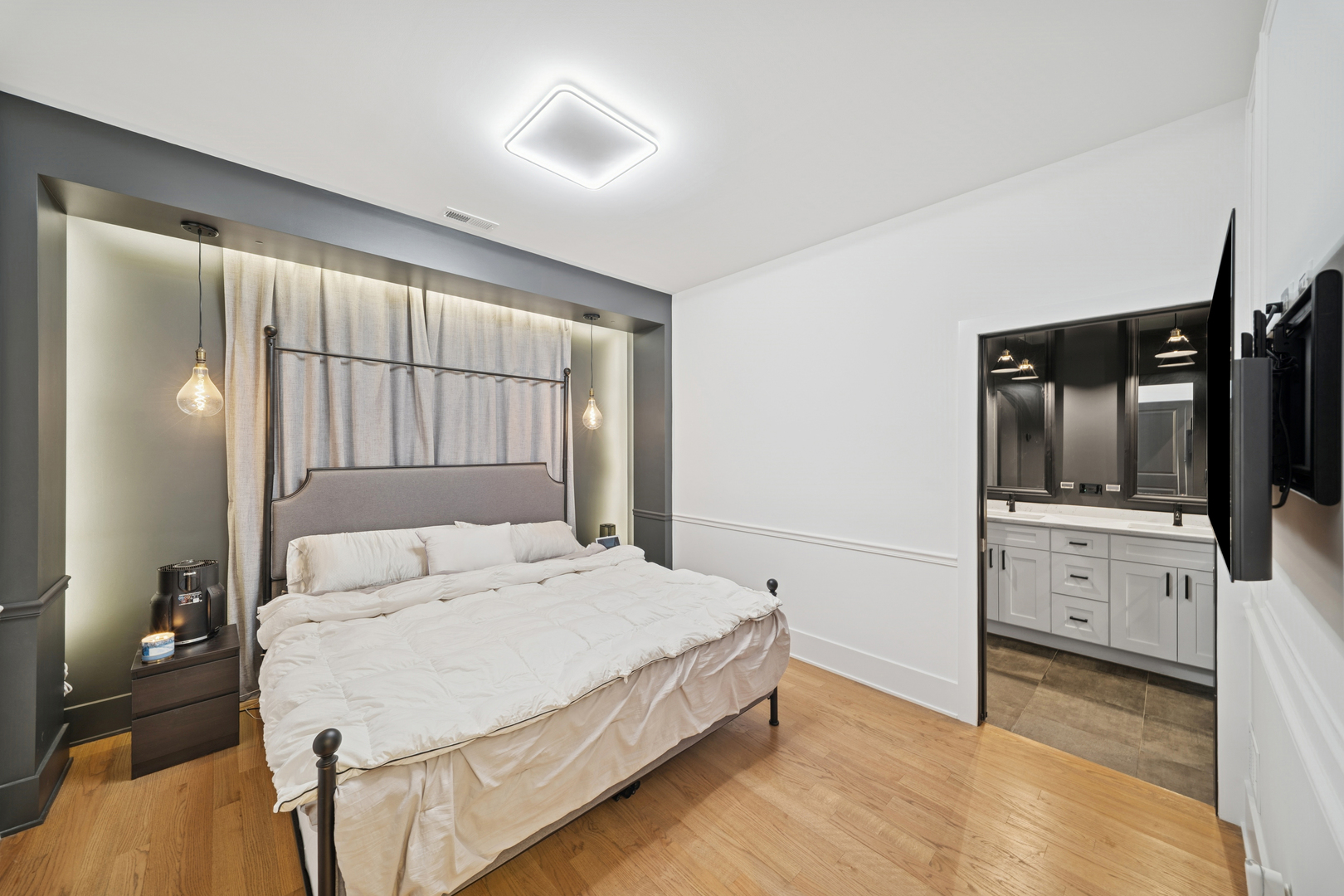 3105 S Giles Avenue Unit: 1S
