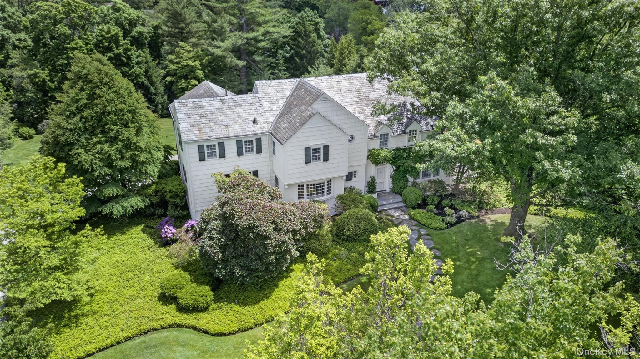 6 Hillair Circle