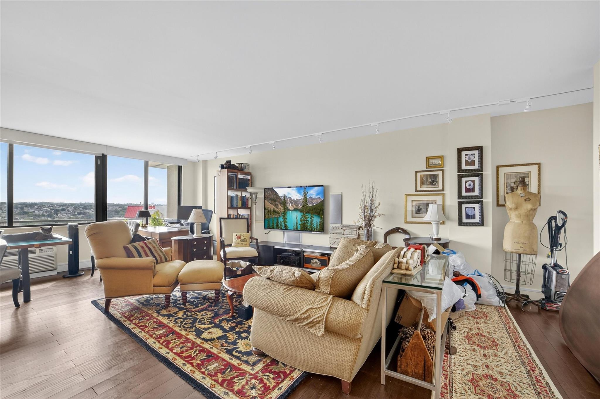 15 Stewart Place Unit: 12J