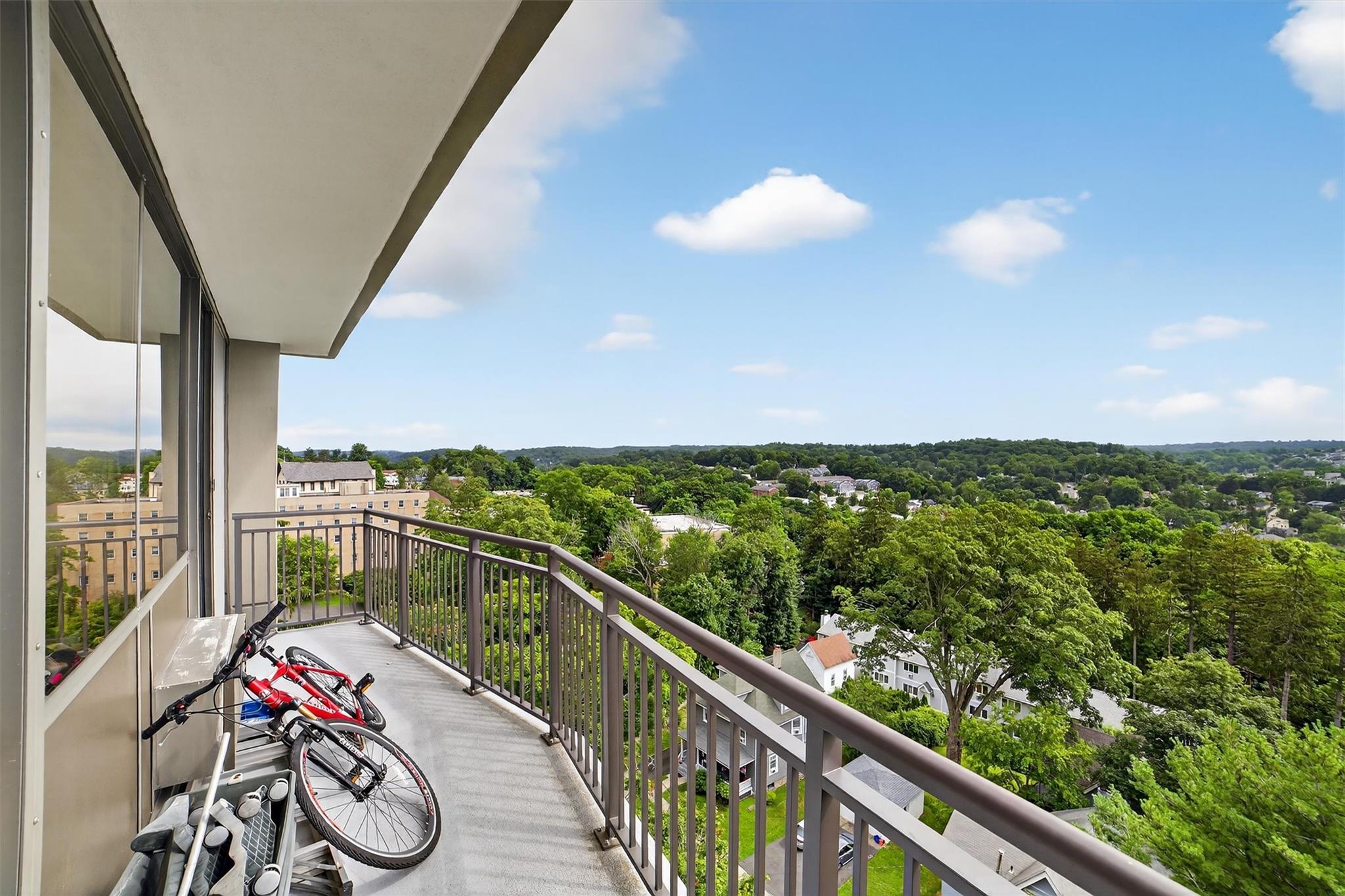 15 Stewart Place Unit: 12J