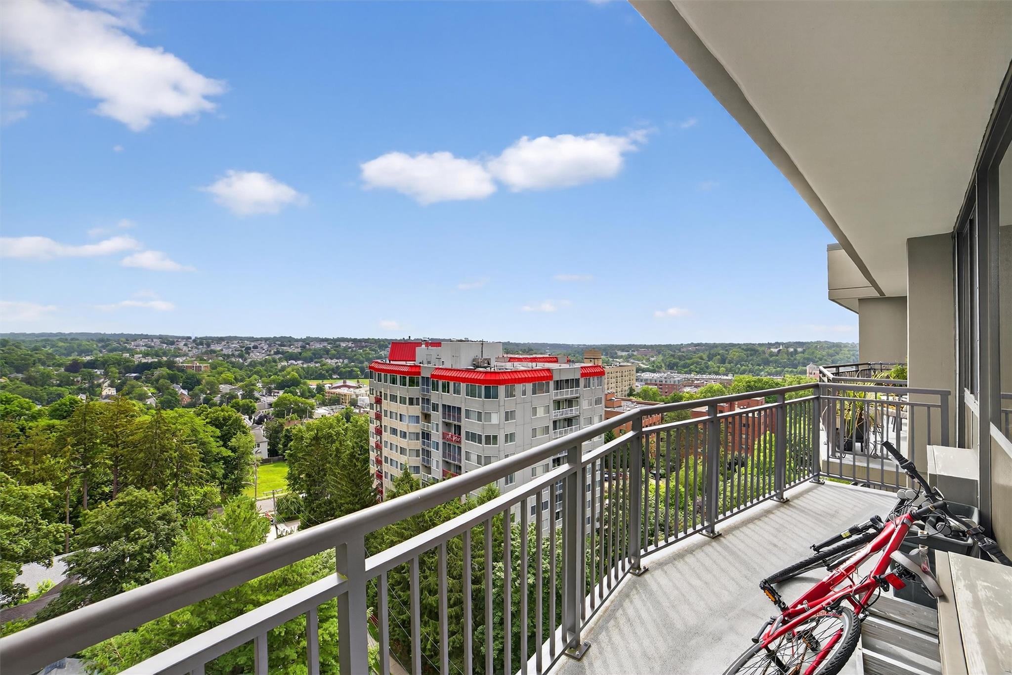 15 Stewart Place Unit: 12J