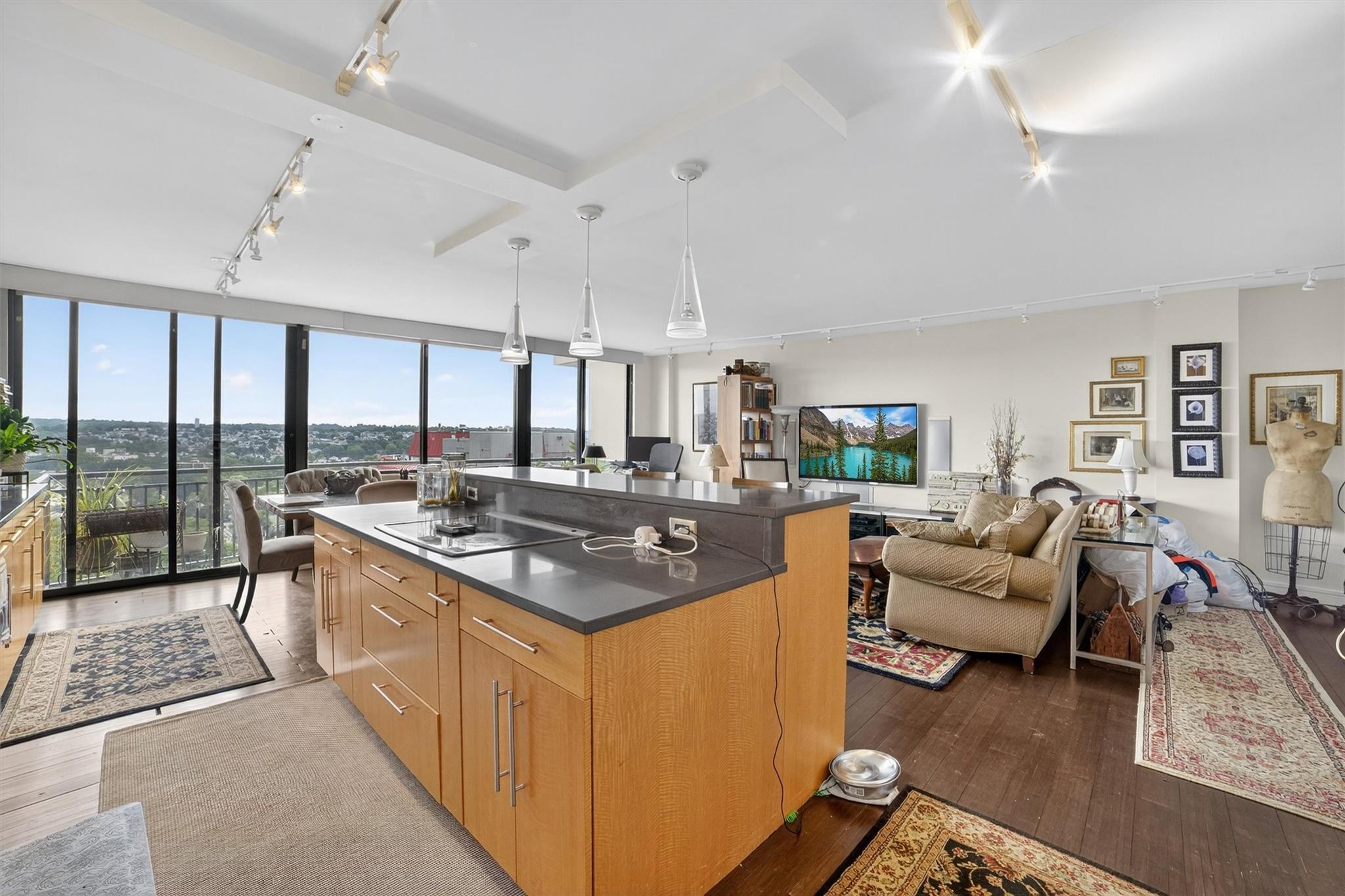 15 Stewart Place Unit: 12J