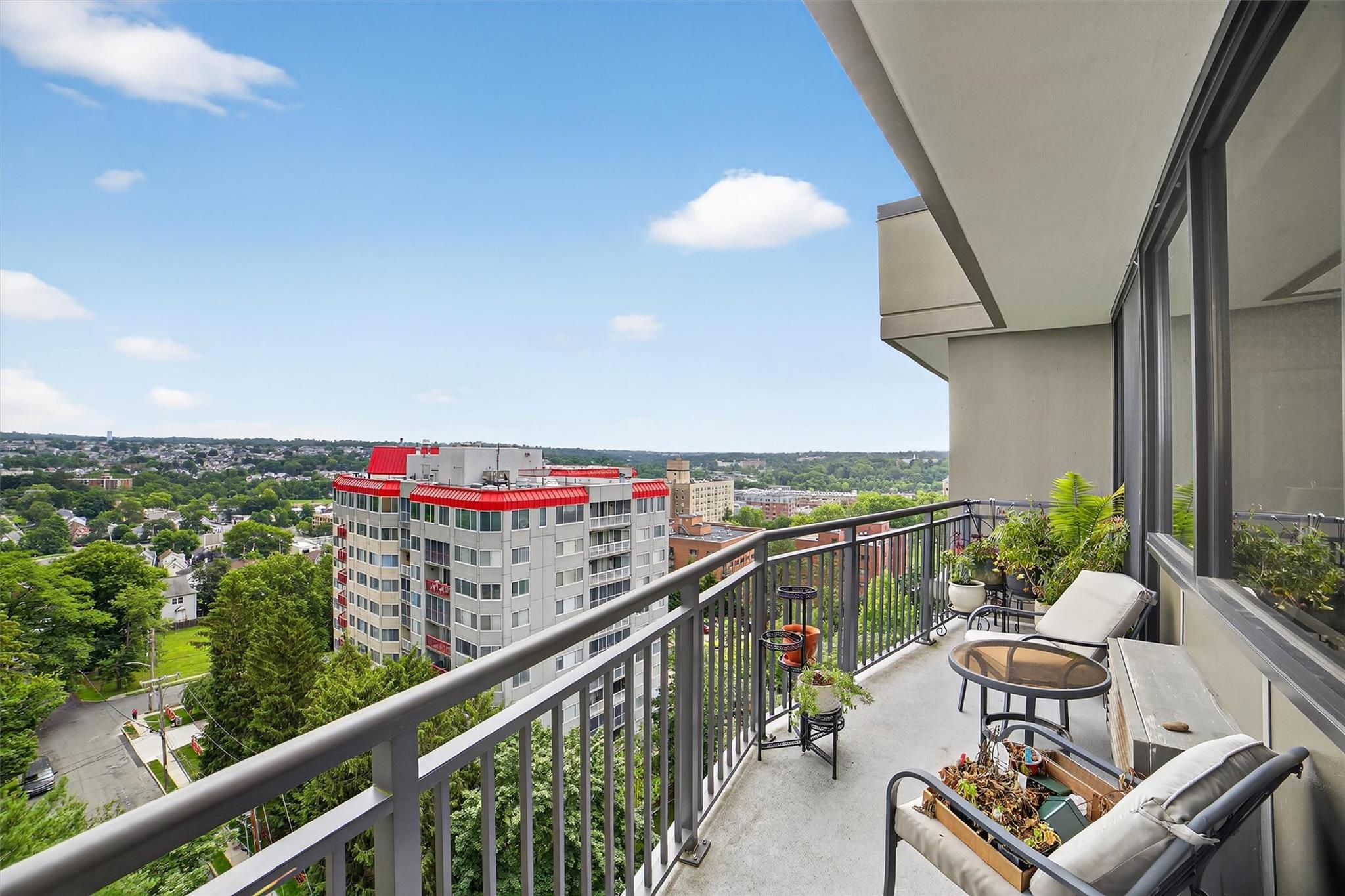 15 Stewart Place Unit: 12J