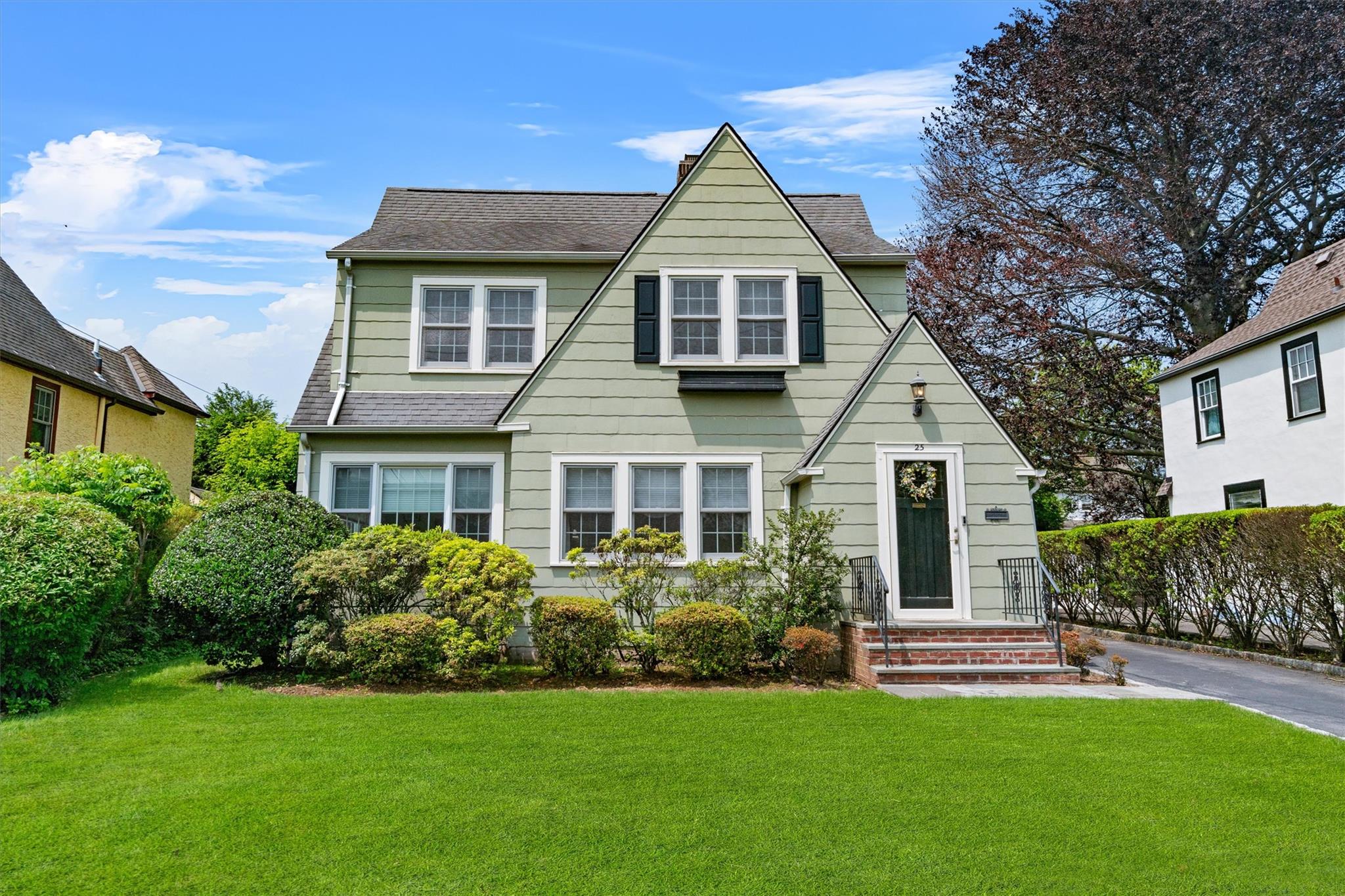 25 Hazelton Drive