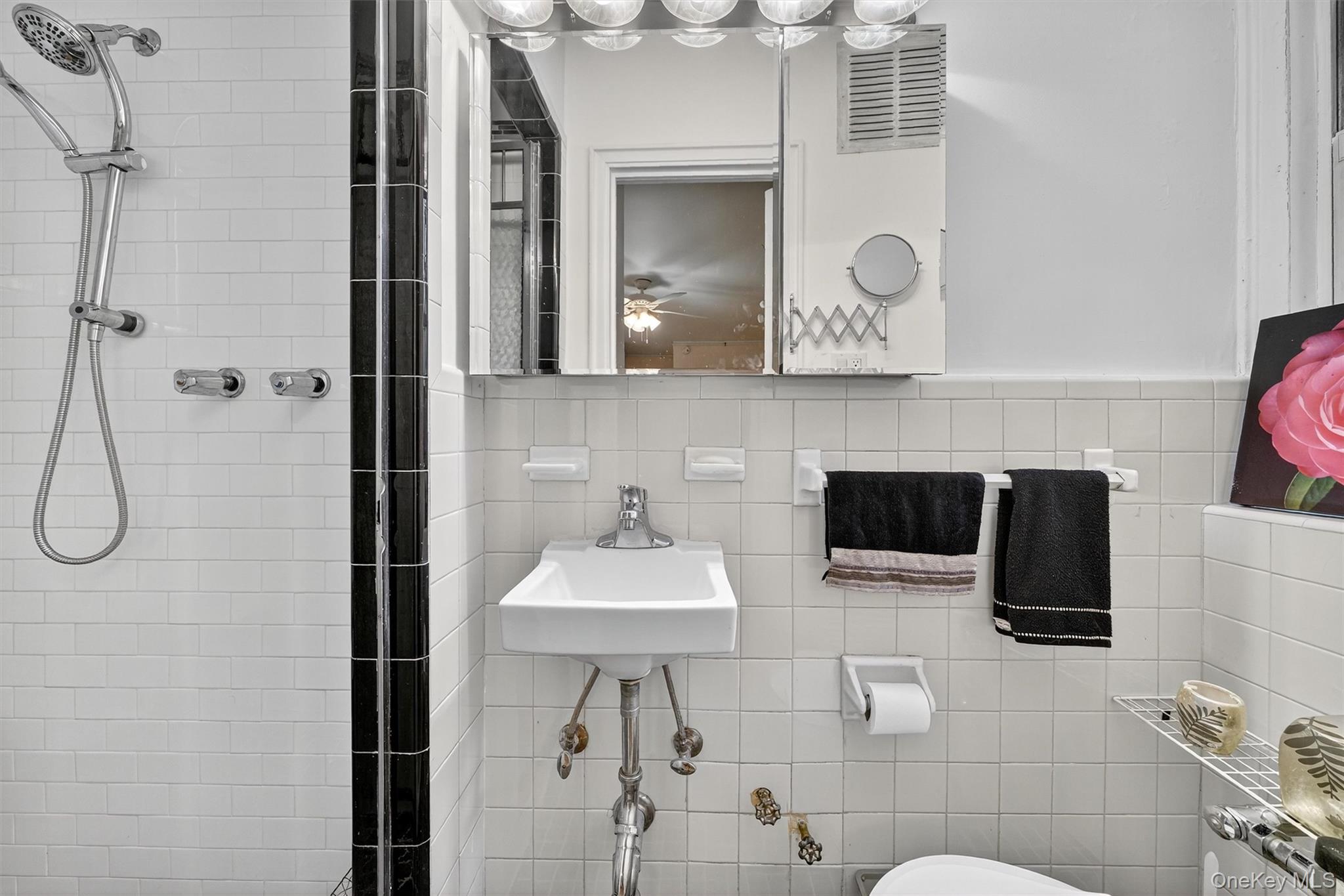 601 Pelham Parkway N Unit: 106