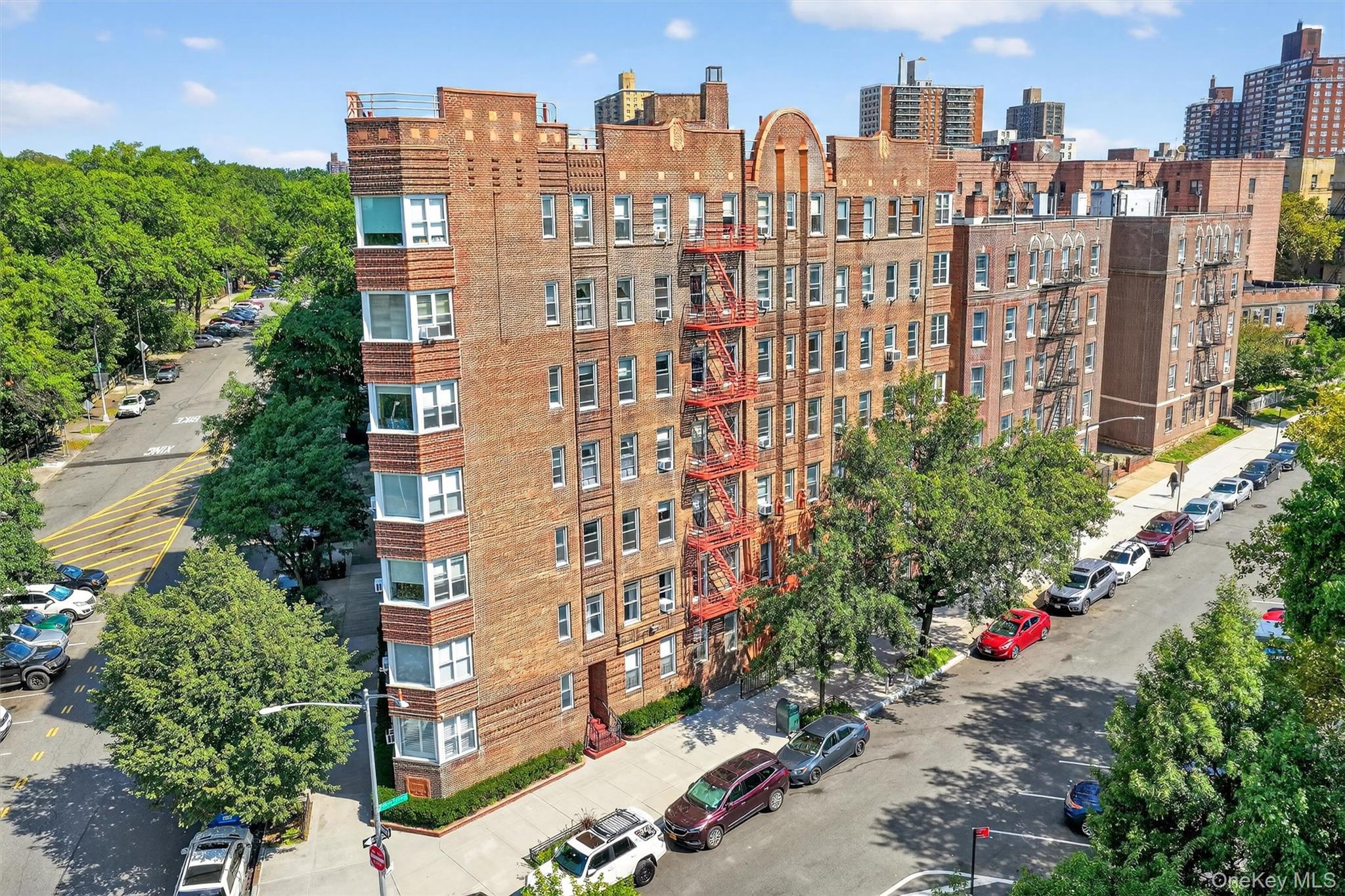 601 Pelham Parkway N Unit: 106