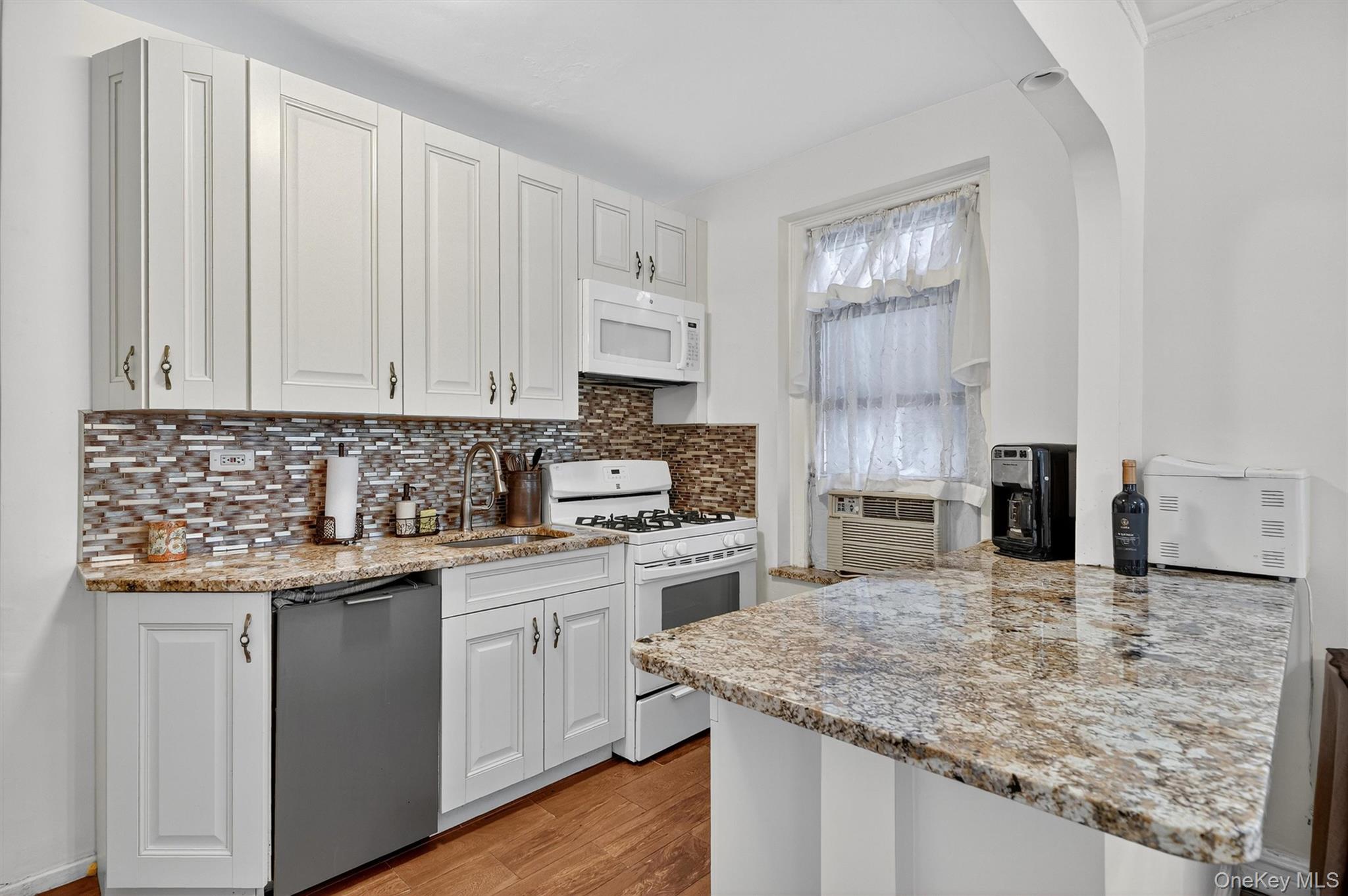 601 Pelham Parkway N Unit: 106
