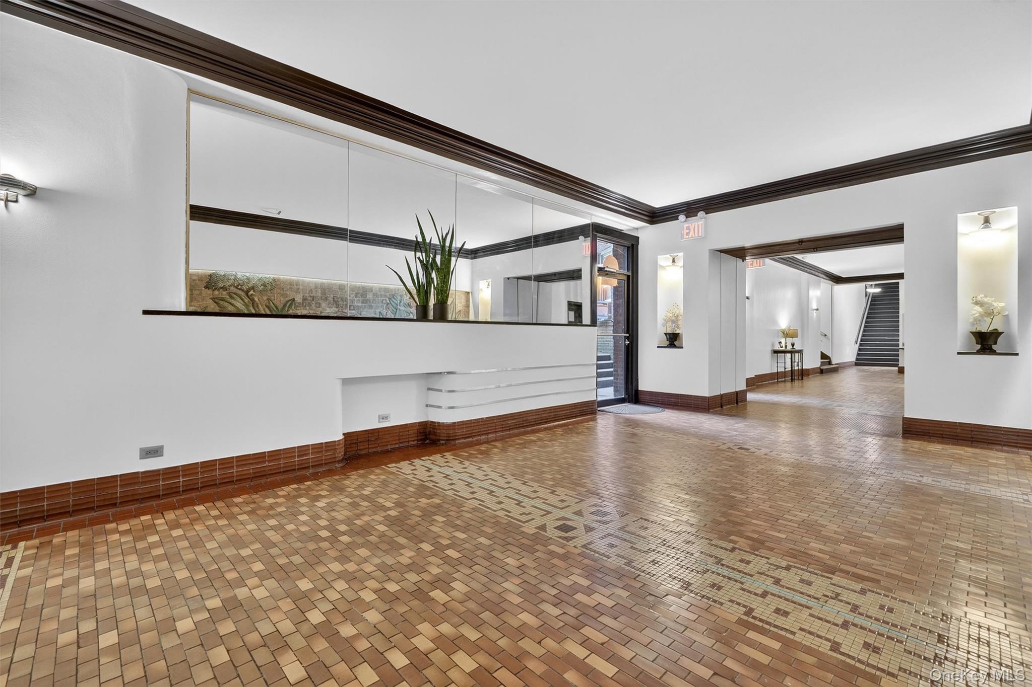 601 Pelham Parkway N Unit: 106