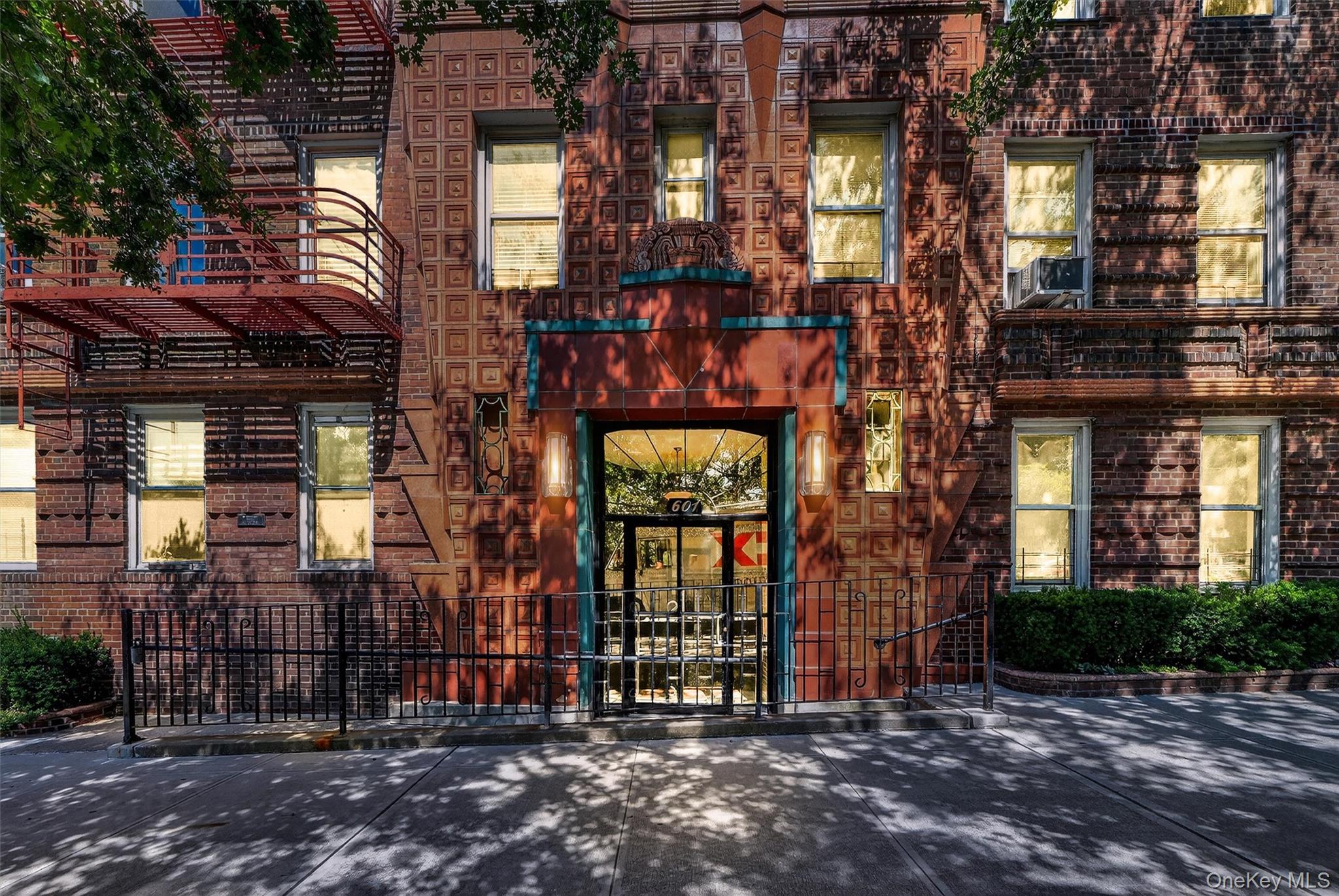 601 Pelham Parkway N Unit: 106
