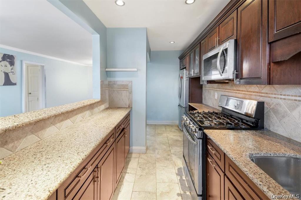 2 Soundview Avenue Unit: 2D