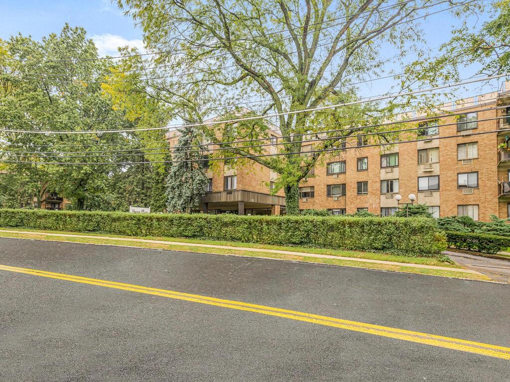 1101 Midland Avenue Unit: 129