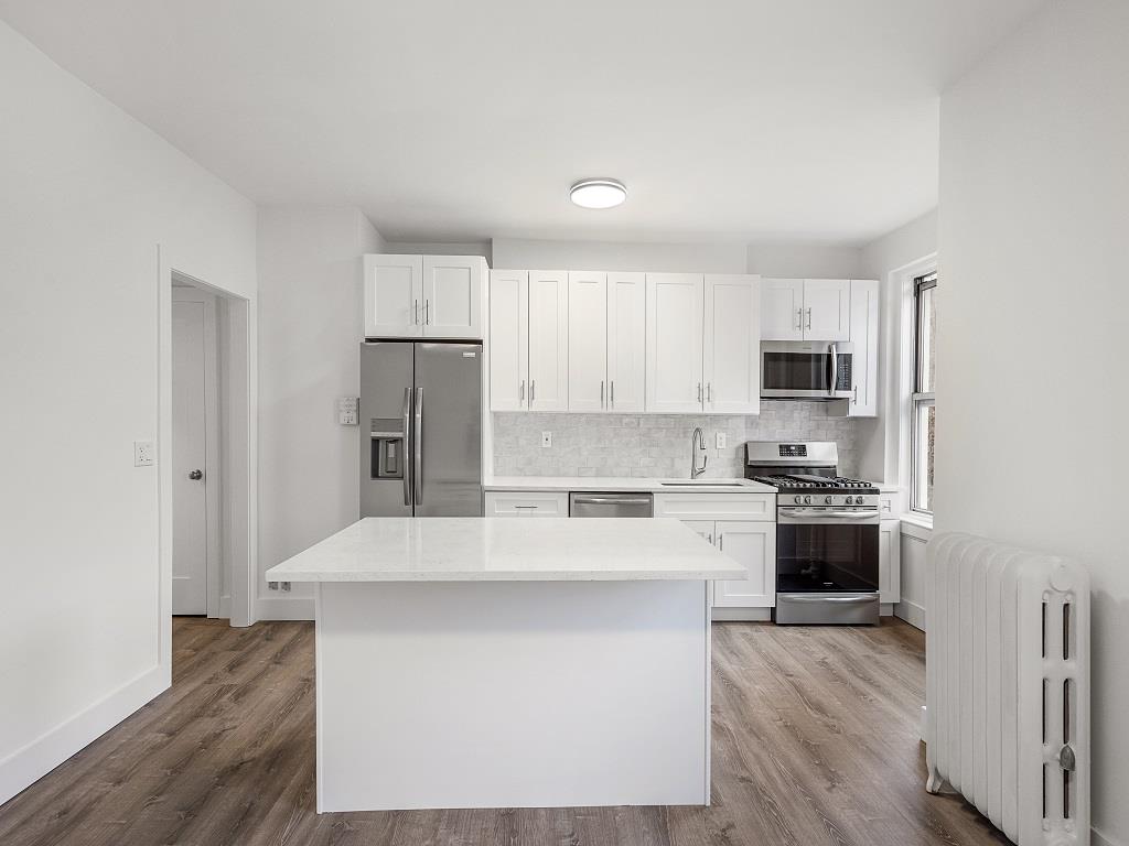 472 Gramatan Avenue Unit: #Building 3, 2P
