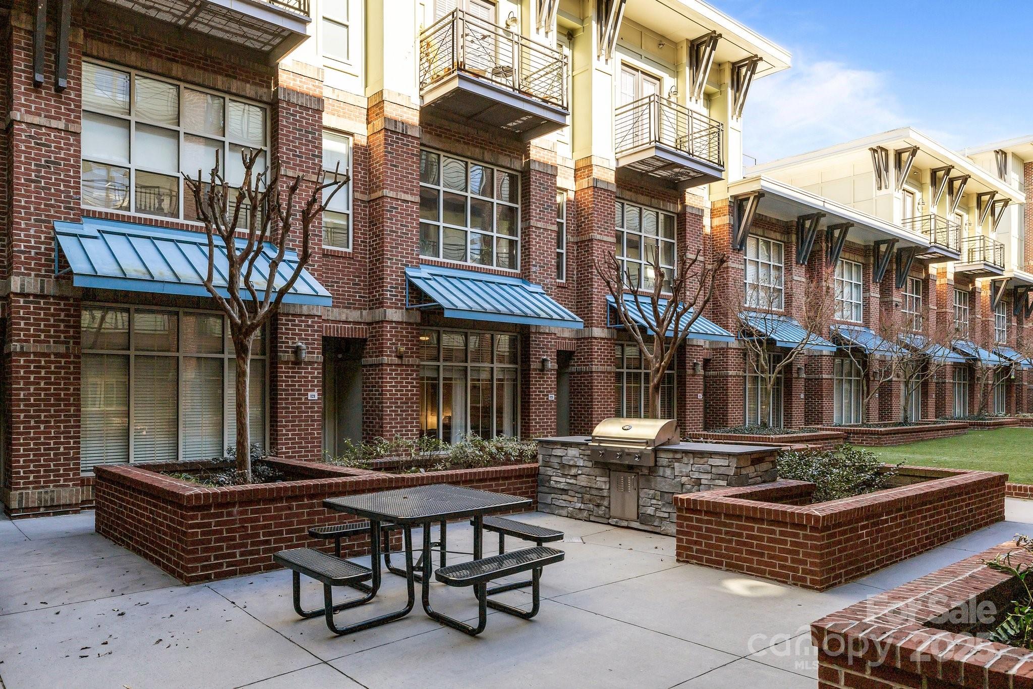 1101 W 1st Street Unit: 124