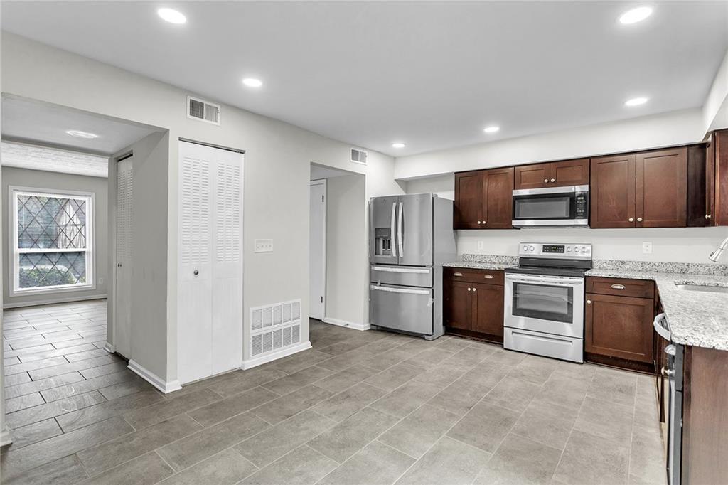3243 Abbeywood Drive