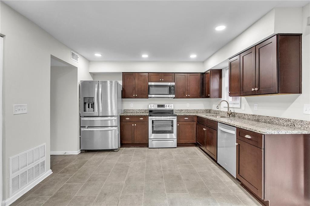 3243 Abbeywood Drive