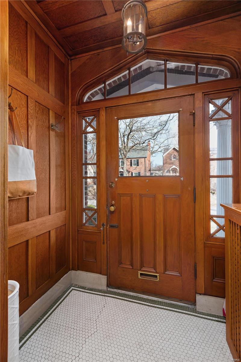 7460 Stratford Avenue