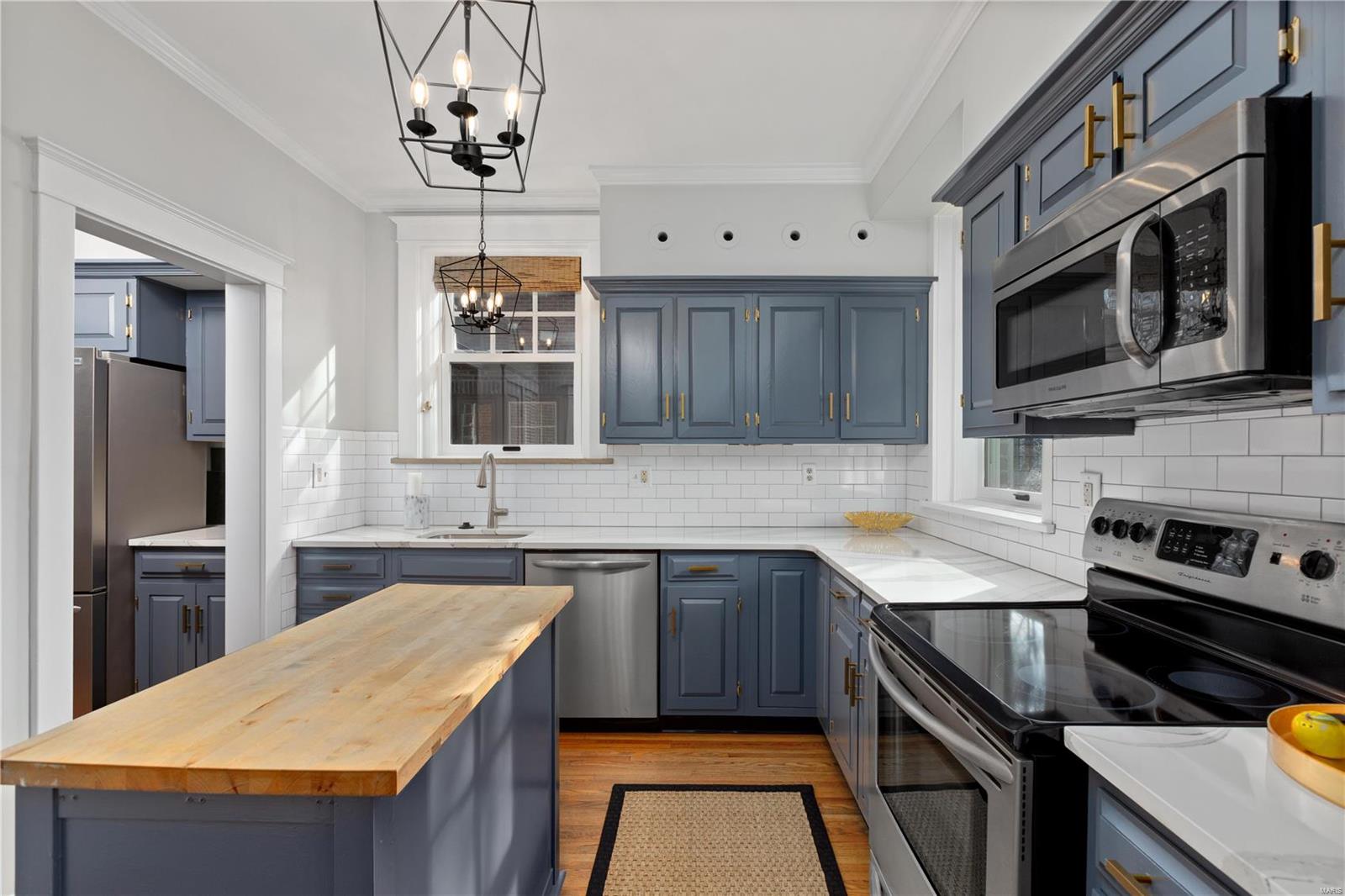 7460 Stratford Avenue