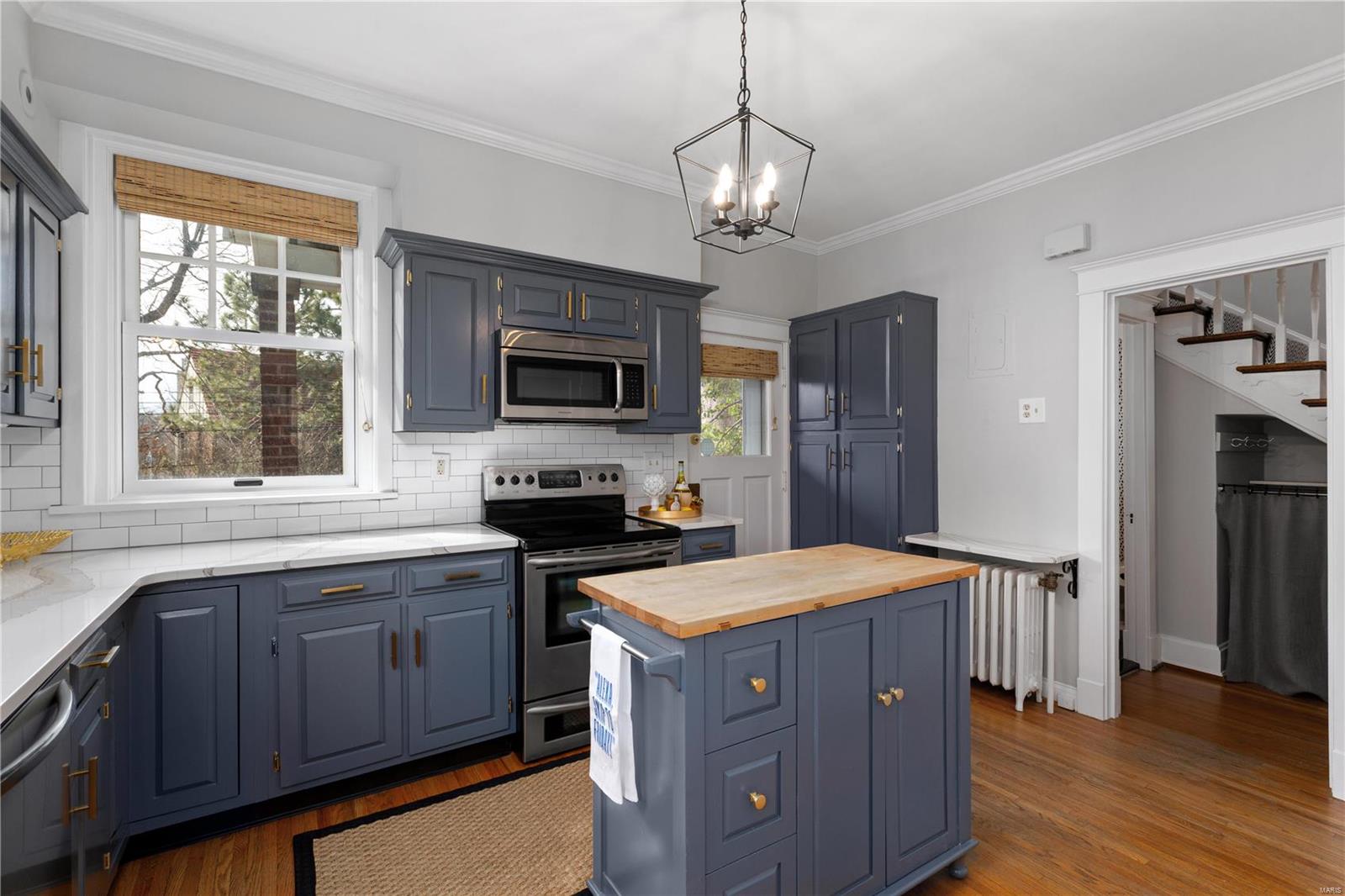 7460 Stratford Avenue