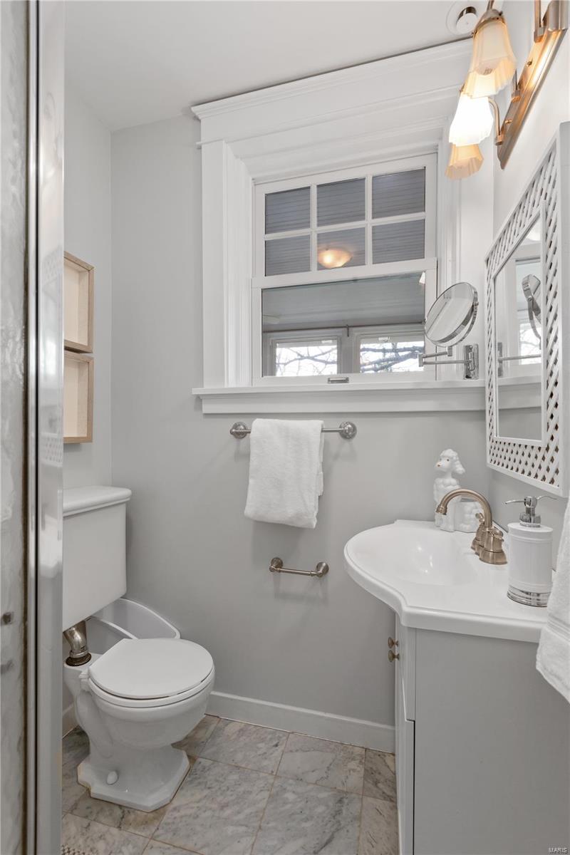 7460 Stratford Avenue