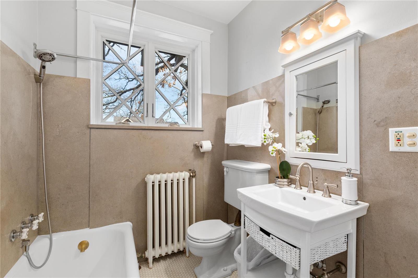 7460 Stratford Avenue