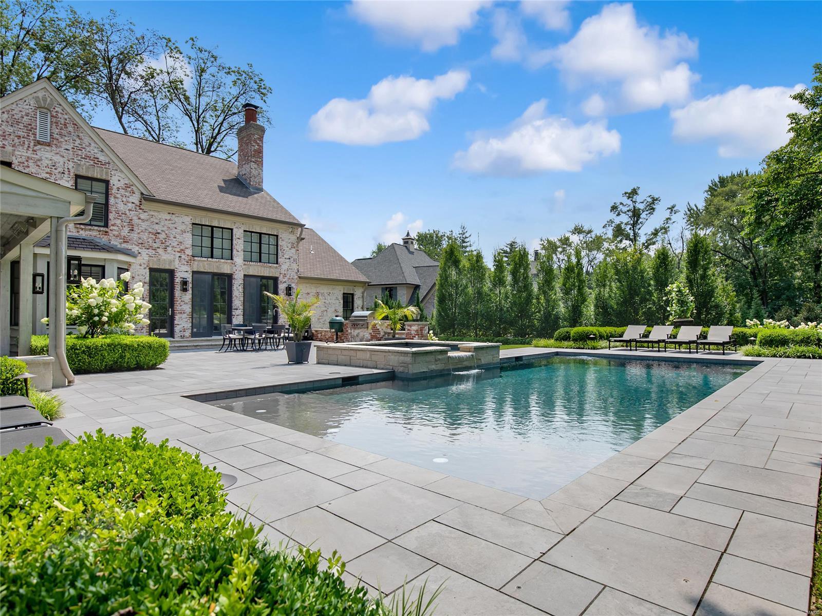 12 Ladue Manor