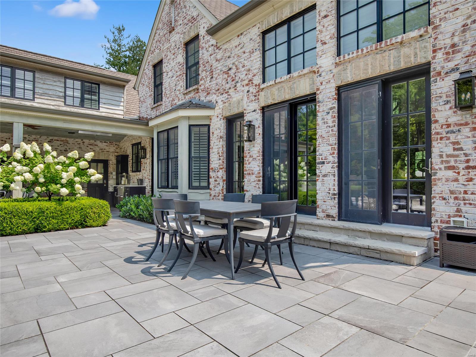 12 Ladue Manor