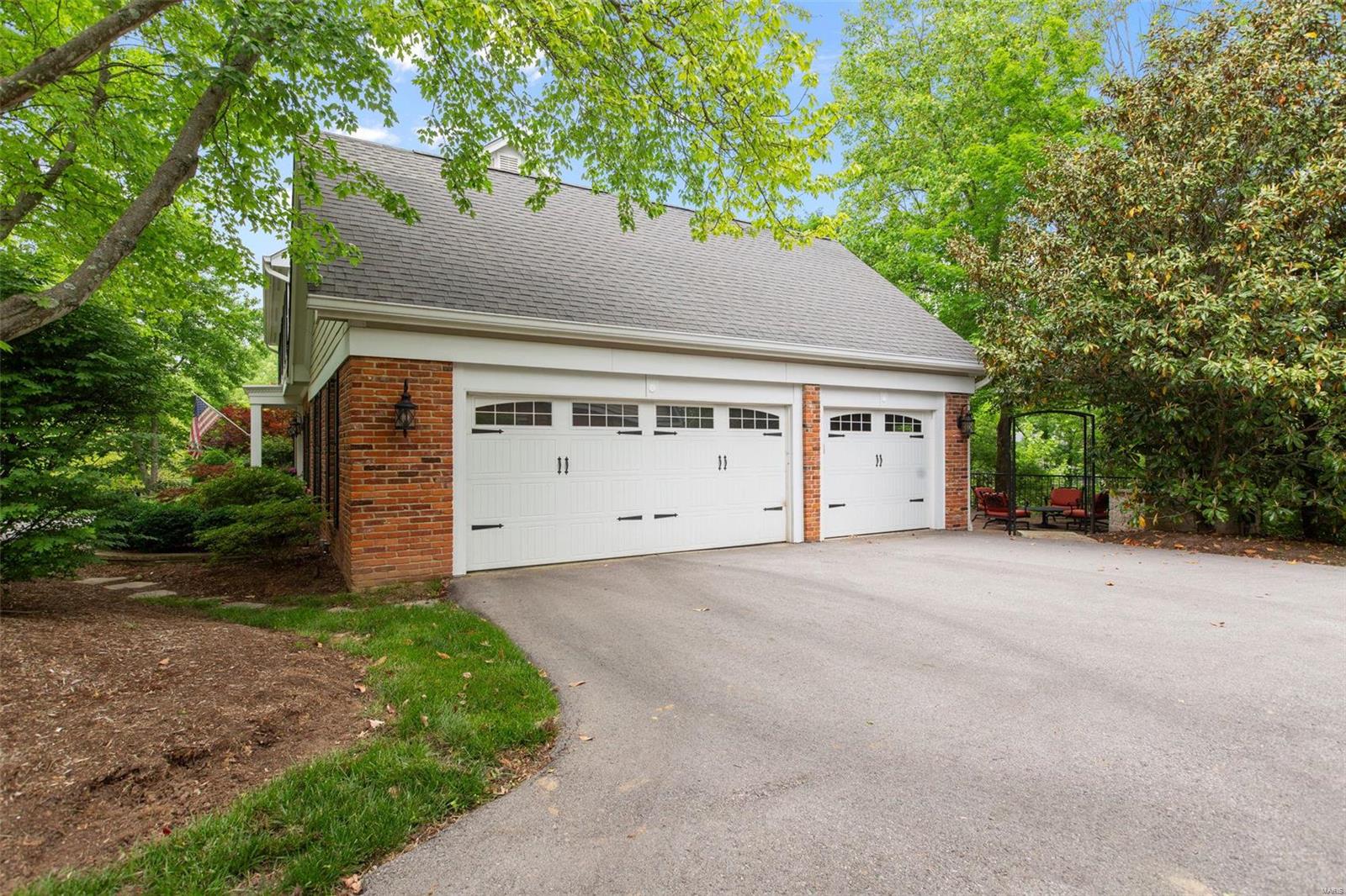 6 Vanessa Drive