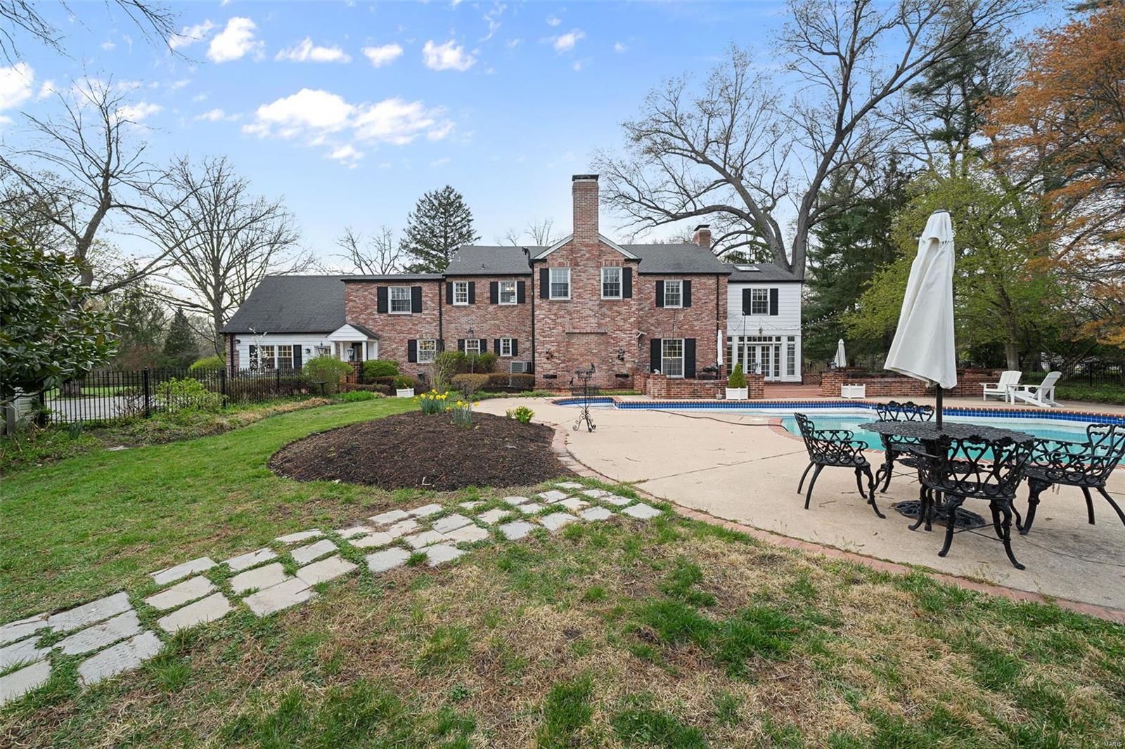 10 Log Cabin Drive