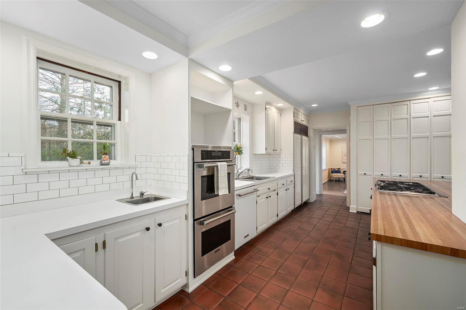 10 Log Cabin Drive