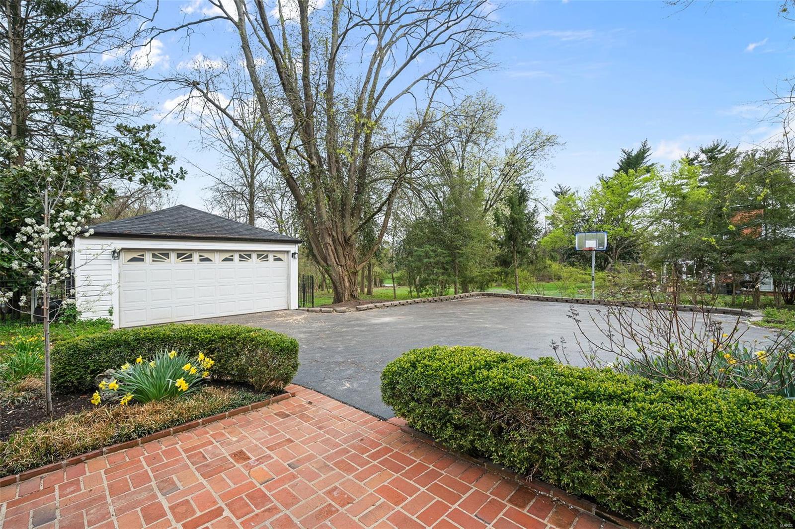 10 Log Cabin Drive