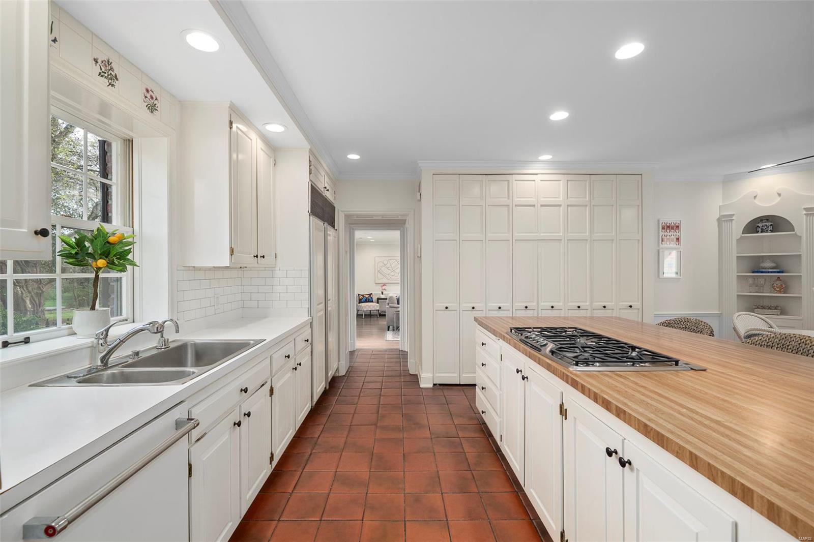 10 Log Cabin Drive