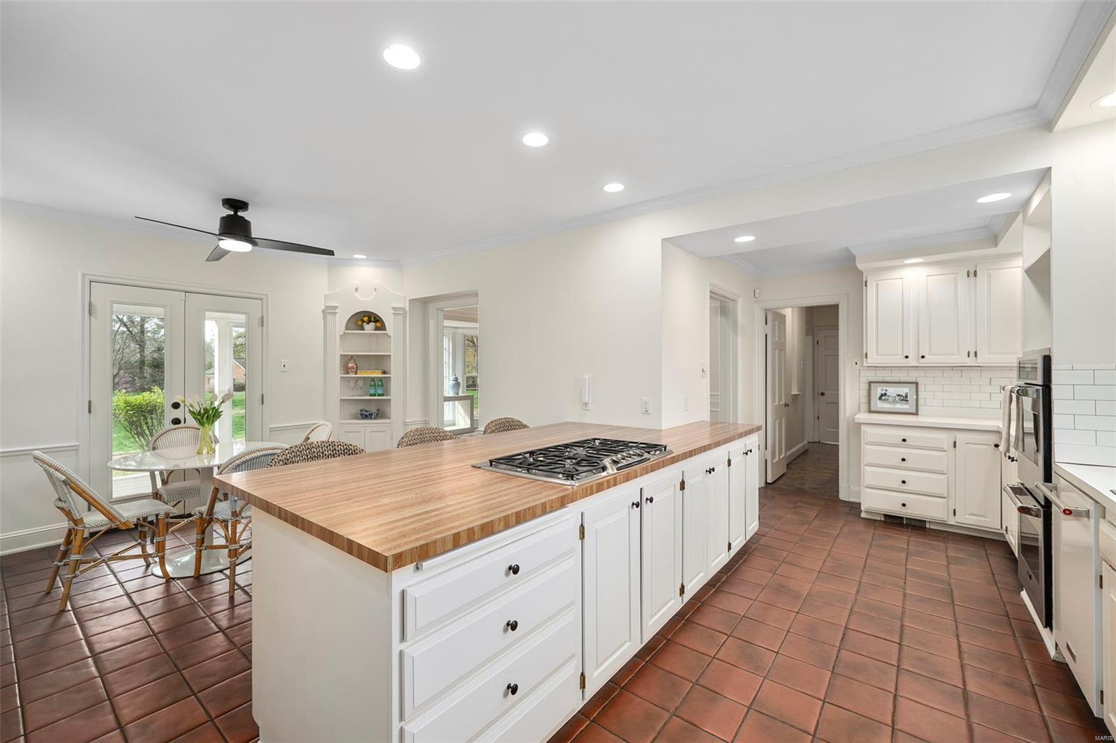 10 Log Cabin Drive