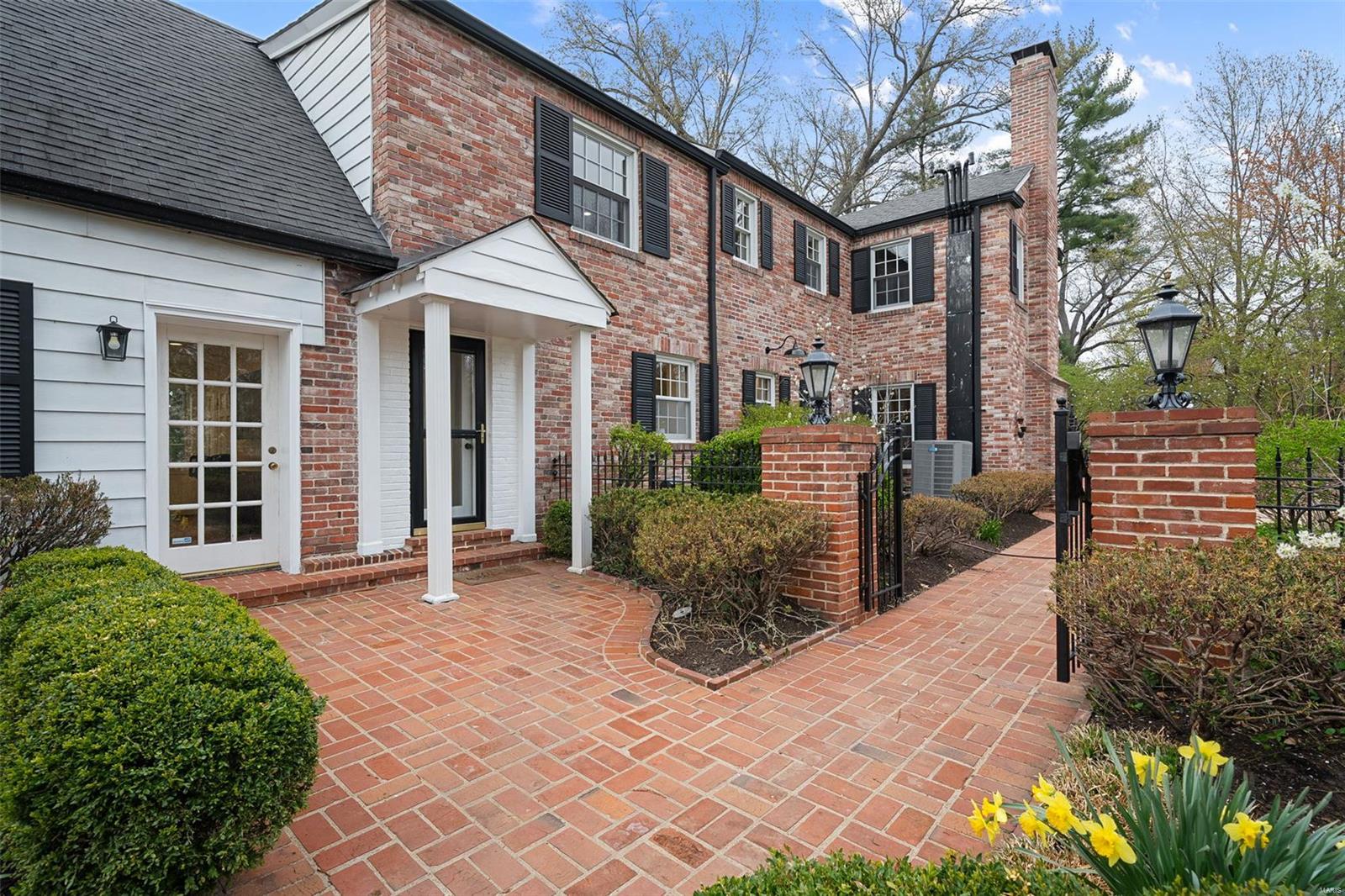 10 Log Cabin Drive