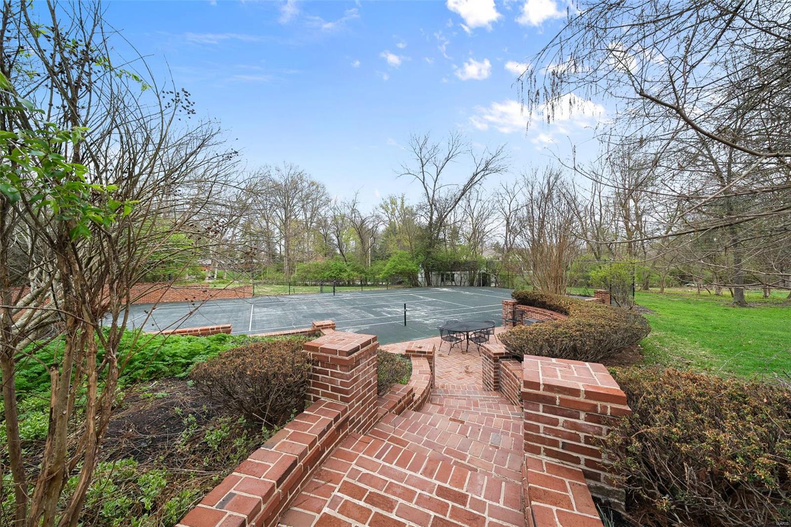 10 Log Cabin Drive