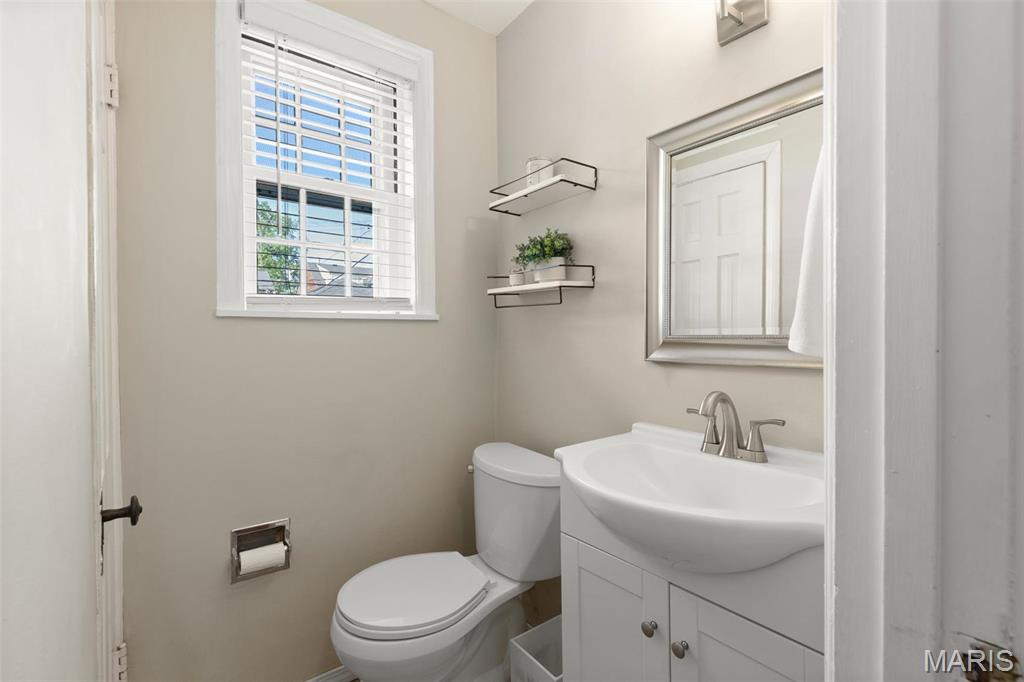 7487 Shaftesbury Avenue