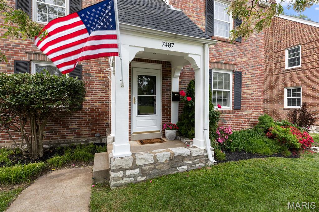 7487 Shaftesbury Avenue