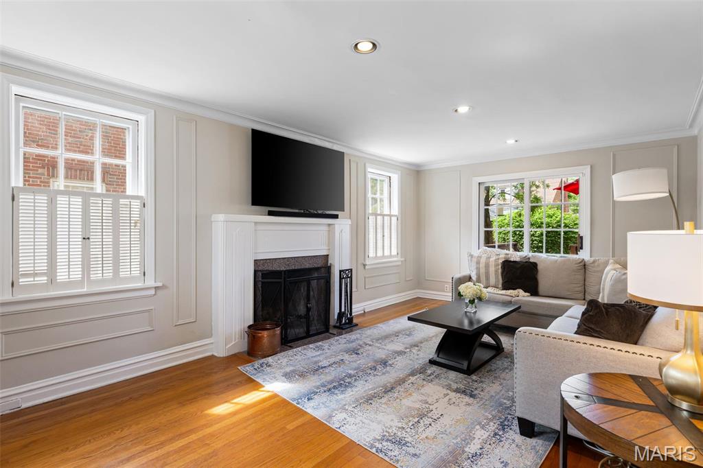 7487 Shaftesbury Avenue