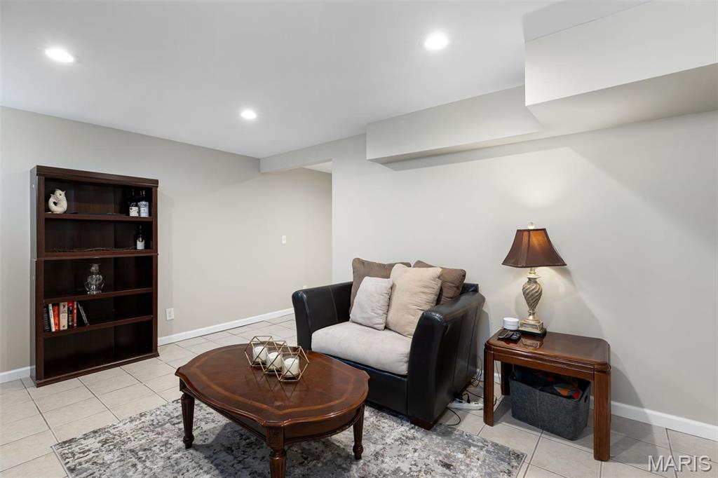 7487 Shaftesbury Avenue