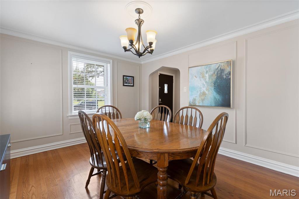 7487 Shaftesbury Avenue