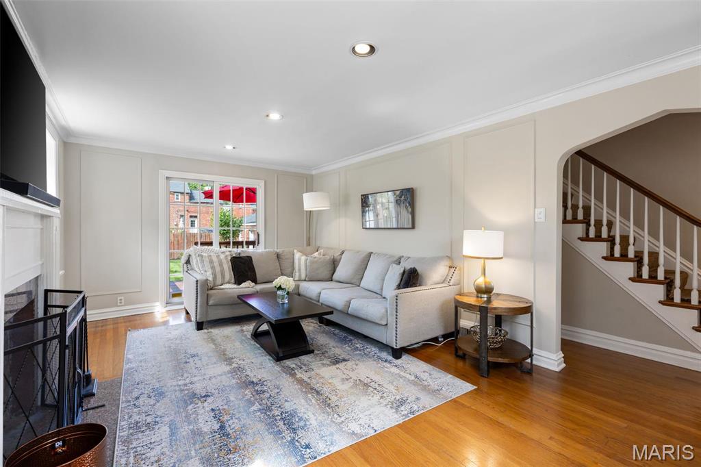 7487 Shaftesbury Avenue