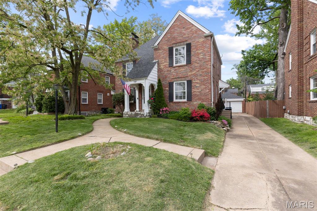 7487 Shaftesbury Avenue