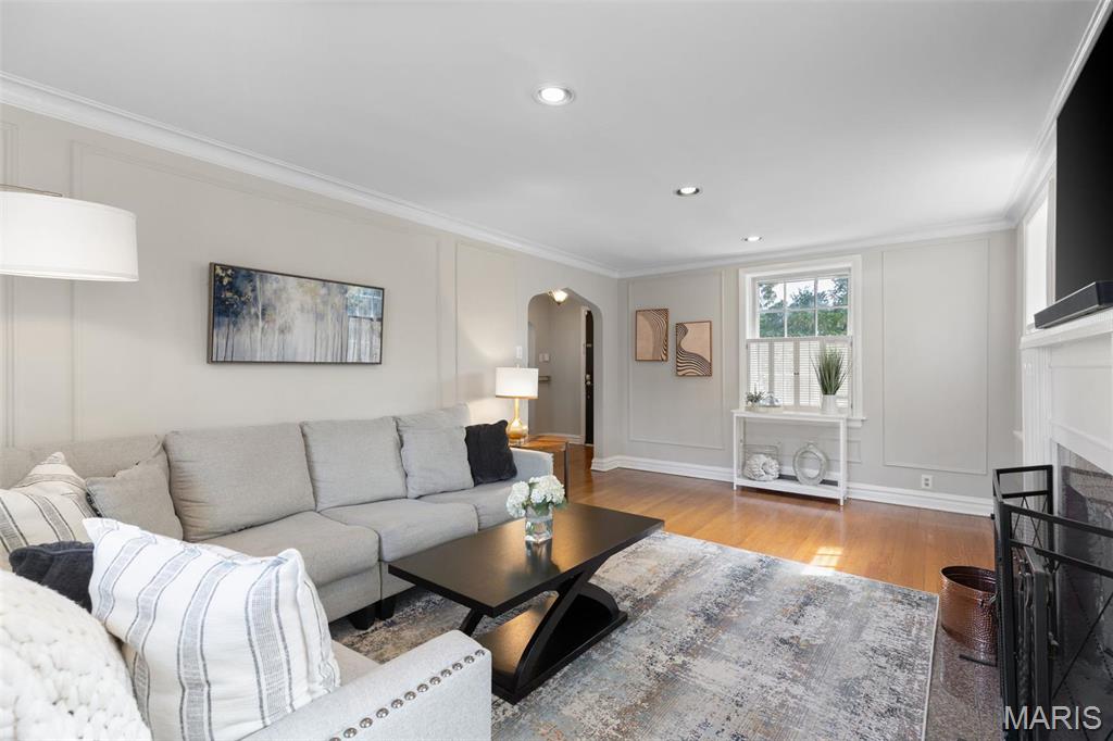 7487 Shaftesbury Avenue